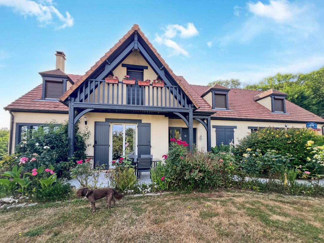 House in Bazoches-sur-Guyonne, Ile-de-France, France 1 - 18295712