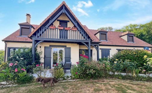 House in Bazoches-sur-Guyonne, Ile-de-France, France 1