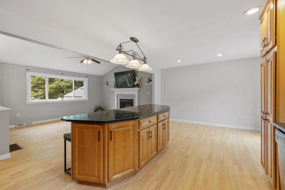 House in Plaistow, New Hampshire, United States 5 - 18296275