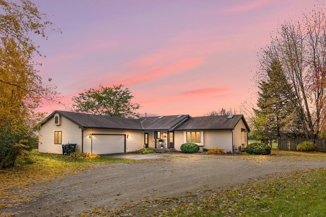 House in Pickett, Wisconsin, United States 3 - 18296047