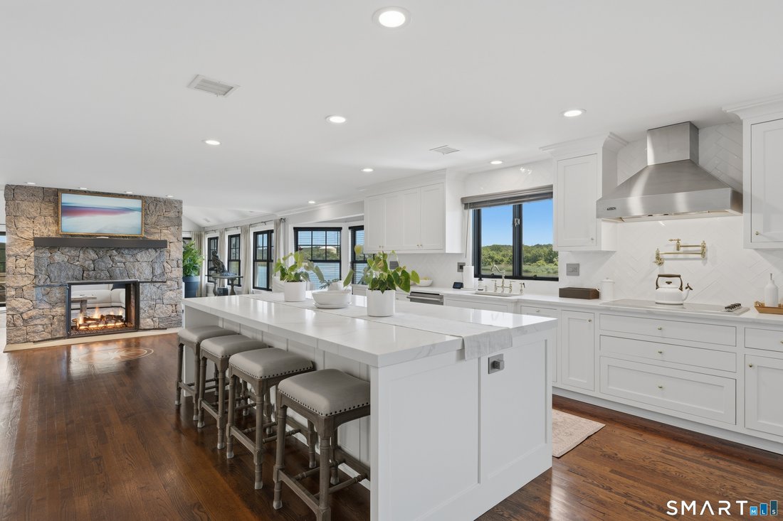 House in Stratford, Connecticut, United States 4 - 18296314