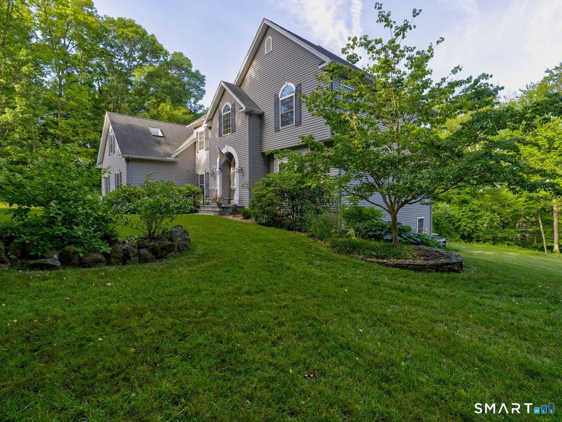 House in Southington, Connecticut, United States 3 - 18296585
