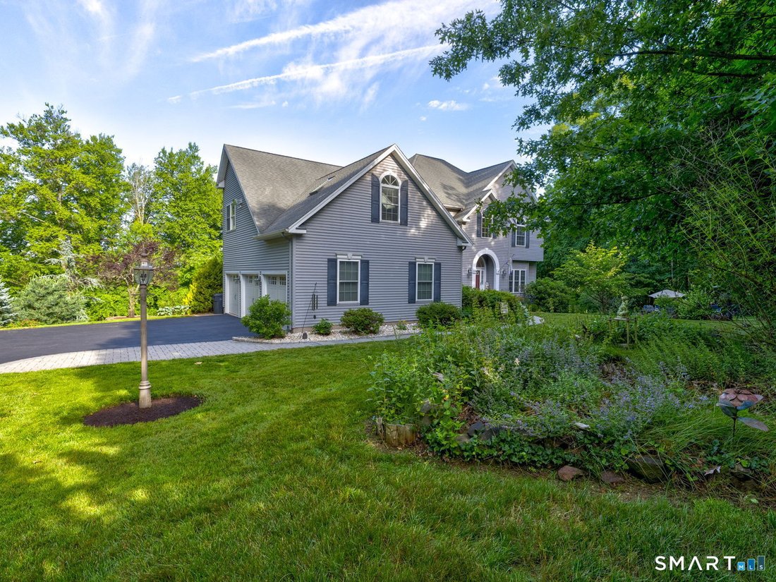 House in Southington, Connecticut, United States 5 - 18296585