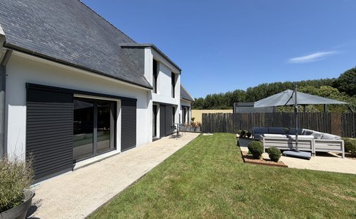 Estate in Pleuven, Brittany, France 1