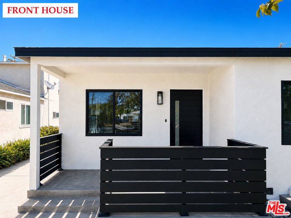 Los Angeles, California, United States 3 - 18296701
