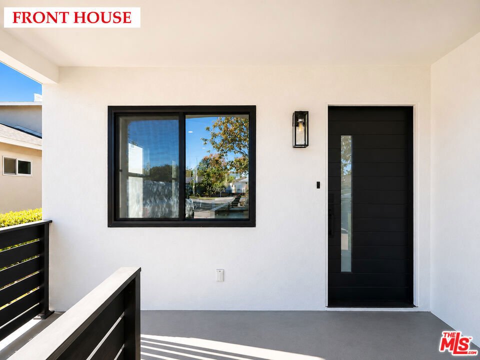 Los Angeles, California, United States 5 - 18296701