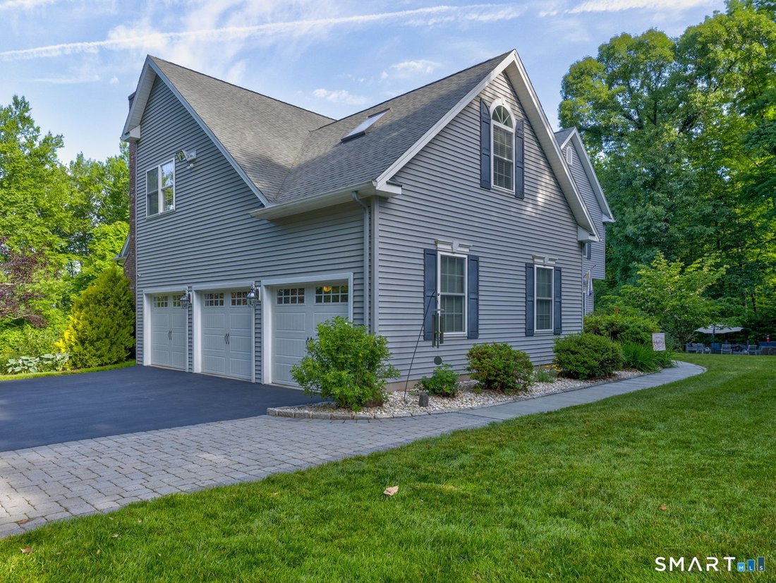 House in Southington, Connecticut, United States 4 - 18296585