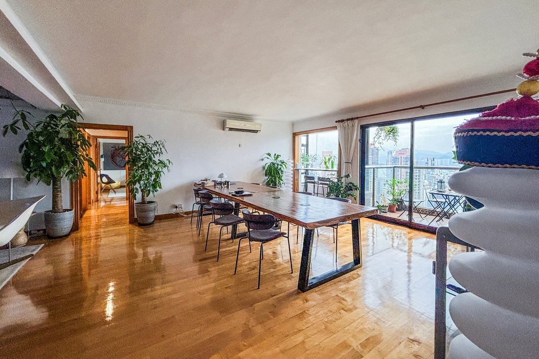 Apartment in Mid-Levels West, Hong Kong 1 - 18296411