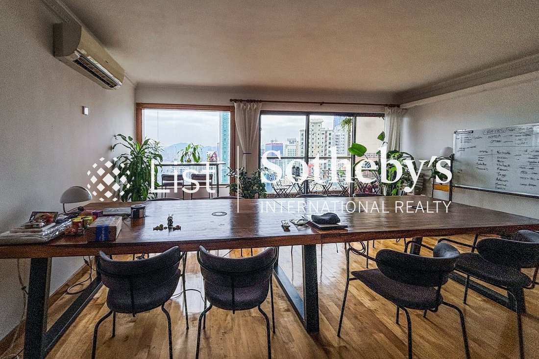 Apartment in Mid-Levels West, Hong Kong 2 - 18296411