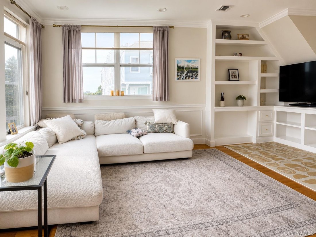 House in New York, New York, United States 5 - 18296709