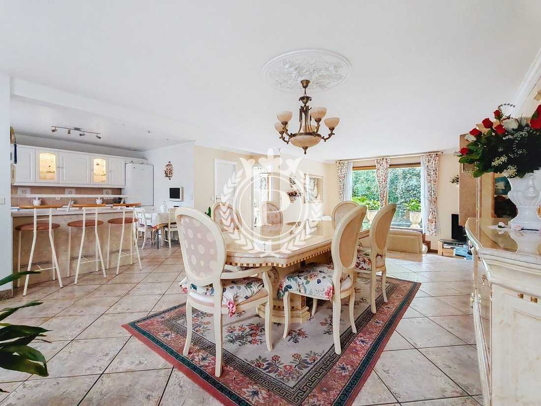 House in Le Saule Blanc, Bondy, France 3 - 18296633
