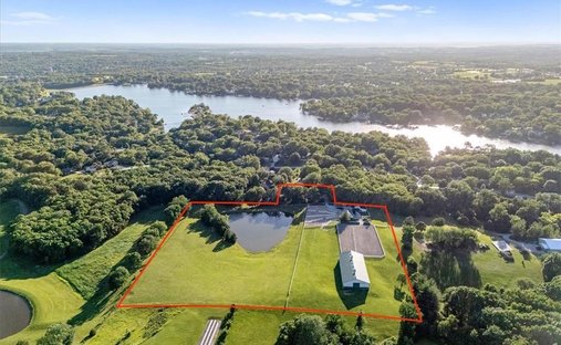 Farm Ranch in Parkville, Missouri, United States 1