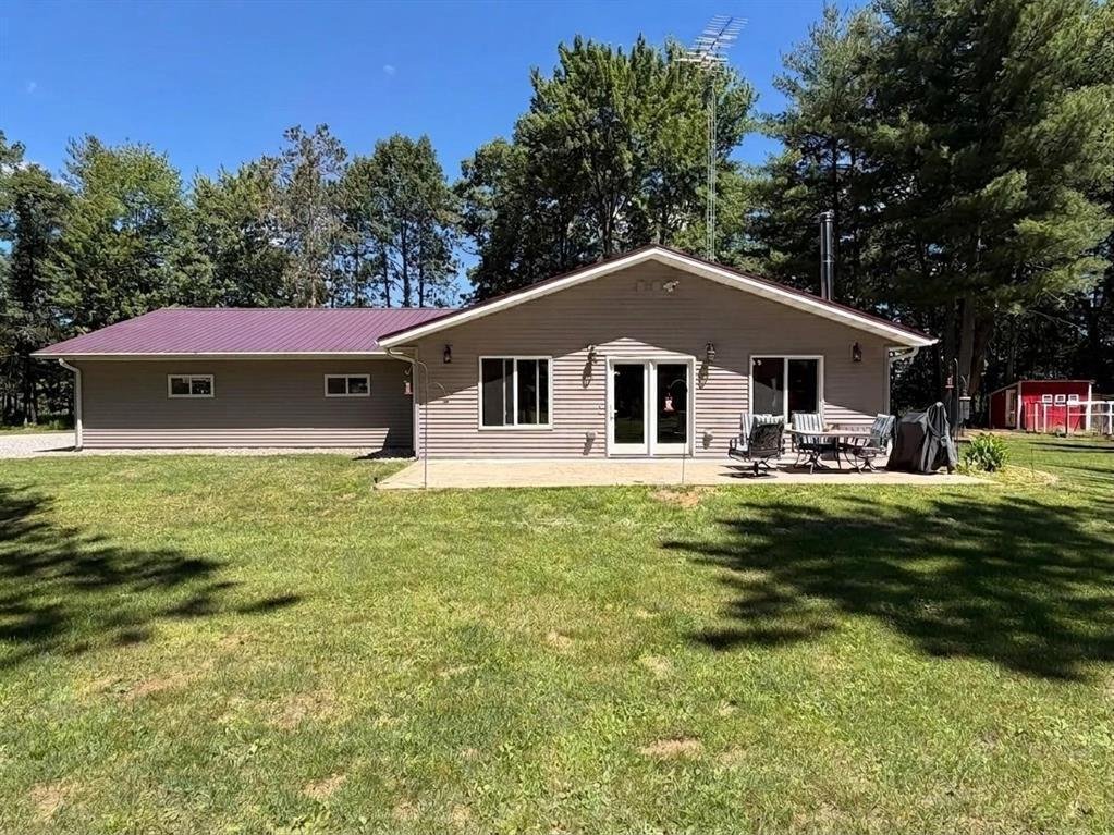 House in New Auburn, Wisconsin, United States 1 - 18284426