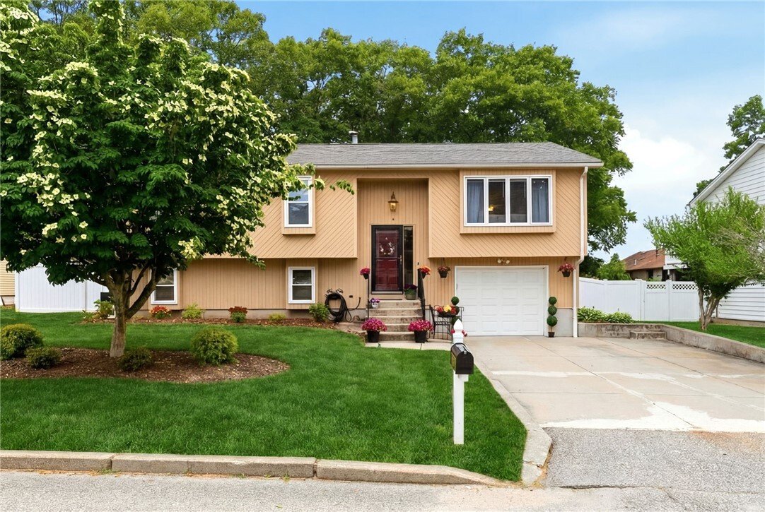 House in Cranston, Rhode Island, United States 1 - 18296580