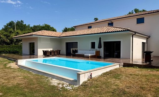 House in Maurens, Eyraud-Crempse-Maurens, France 1