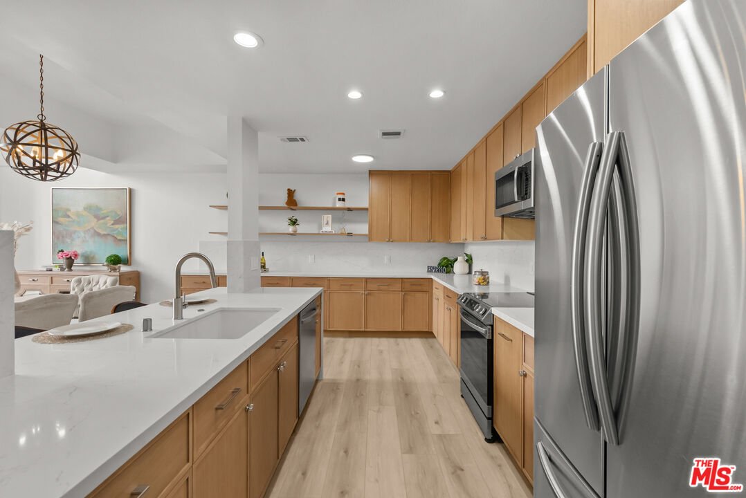 Condo in Los Angeles, California, United States 3 - 18248910