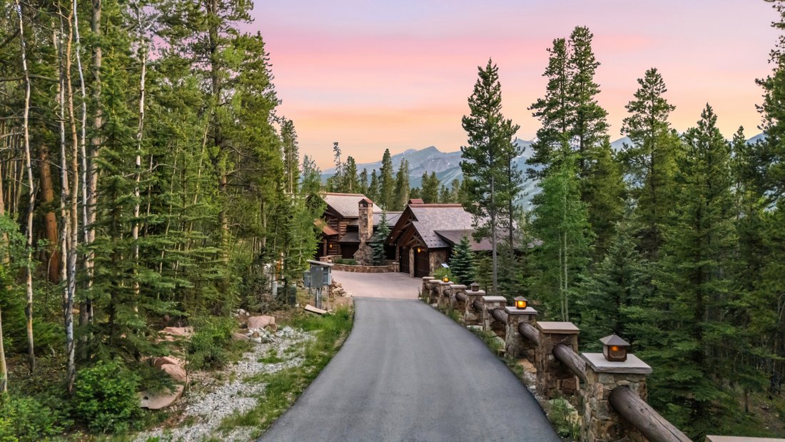 Breckenridge, Colorado, United States 2 - 18297086