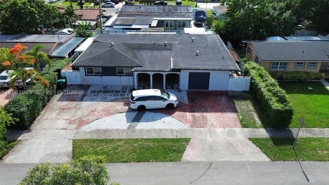 House in Hialeah, Florida, United States 1 - 18296975