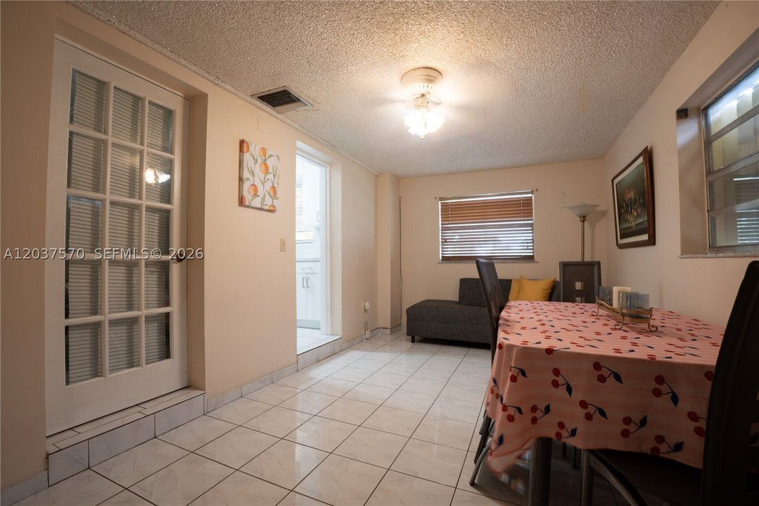 House in Hialeah, Florida, United States 3 - 18296988