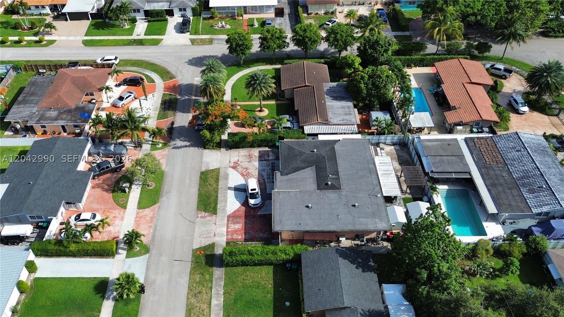 House in Hialeah, Florida, United States 5 - 18296975