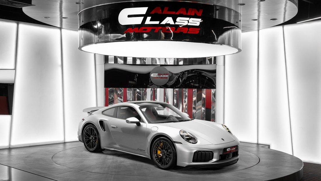 Coupe in Dubai, United Arab Emirates 1 - 18296911