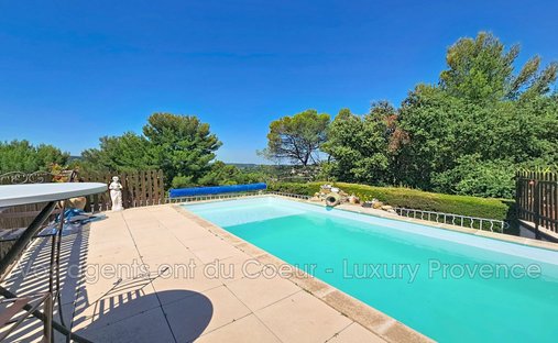 Villa in Hameau, Simiane-Collongue, France 1