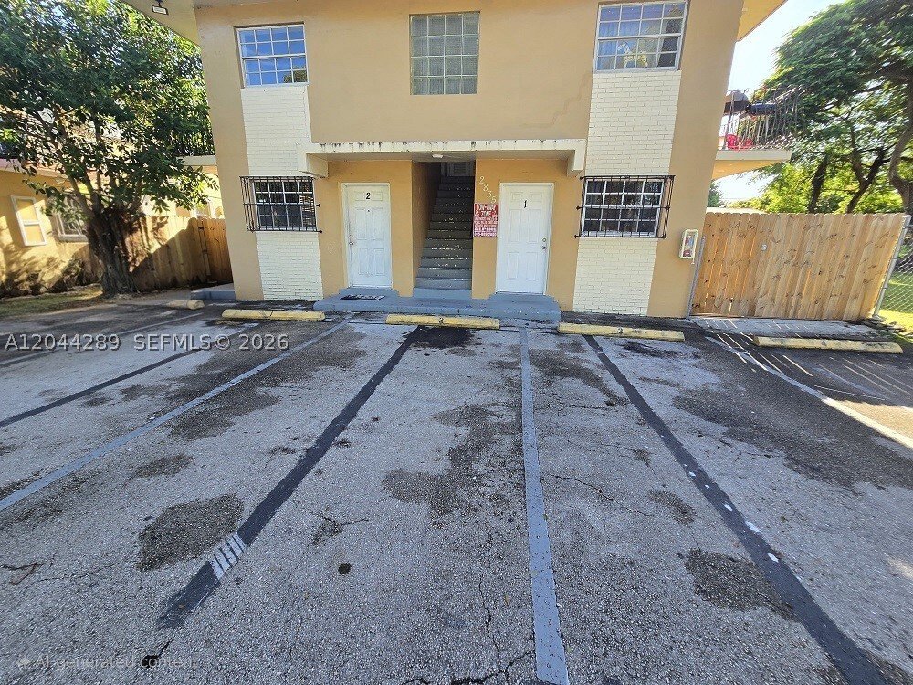 Miami, Florida, United States 3 - 18296995