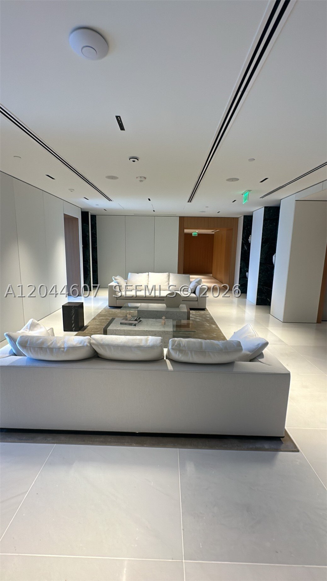 Condo in Miami, Florida, United States 4 - 18296971