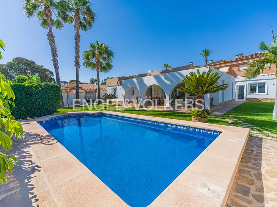 Villa in San Juan de Alicante, Valencian Community, Spain 1 - 18297034