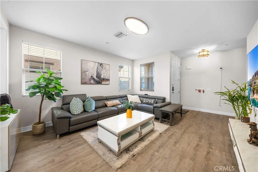 Condo in San Gabriel, California, United States 4 - 18297346