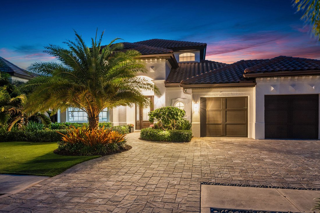 Sarasota, Florida, United States 1 - 18297403