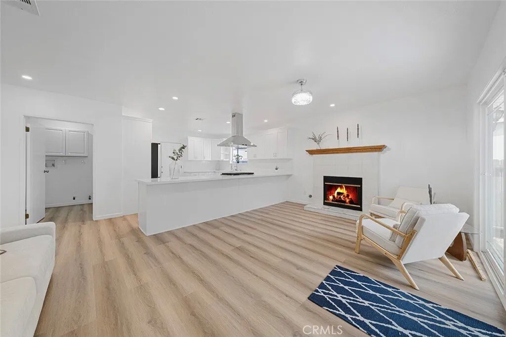 Los Angeles, California, United States 4 - 18297327