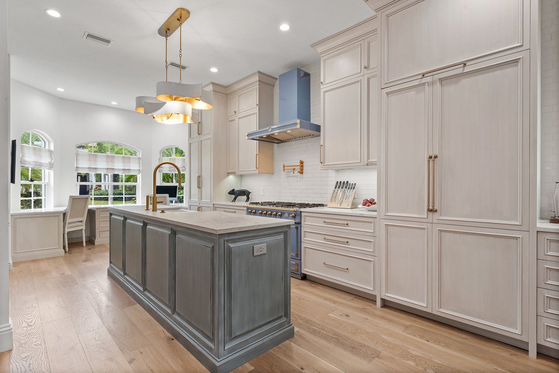 Sarasota, Florida, United States 4 - 18297403