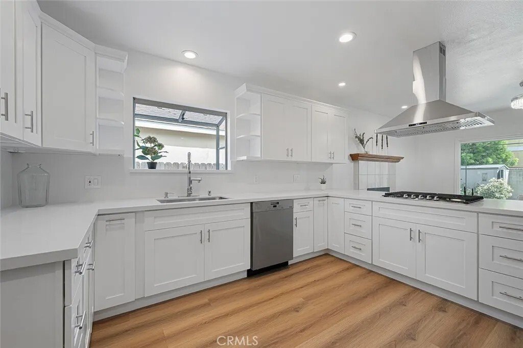 Los Angeles, California, United States 5 - 18297327