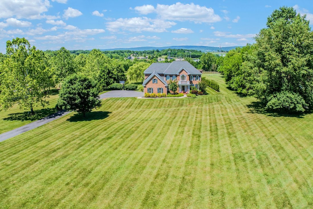 Purcellville, Virginia, United States 3 - 18297399