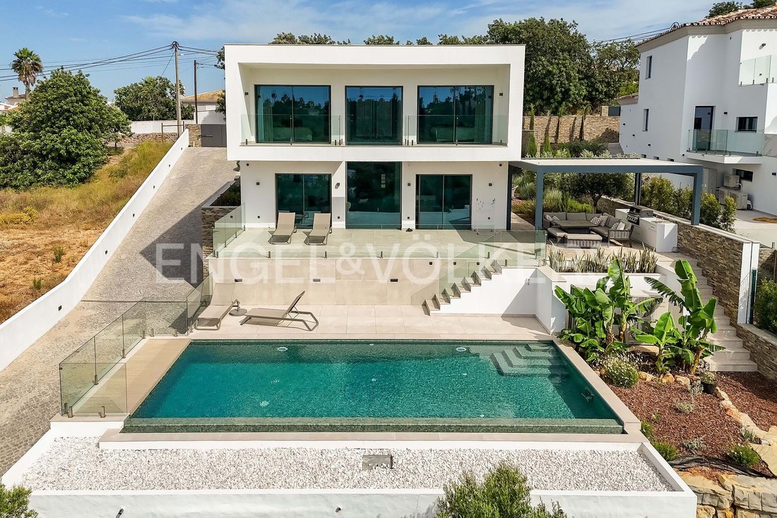 Villa in Loule (Sao Clemente), Algarve, Portugal 1 - 18297677