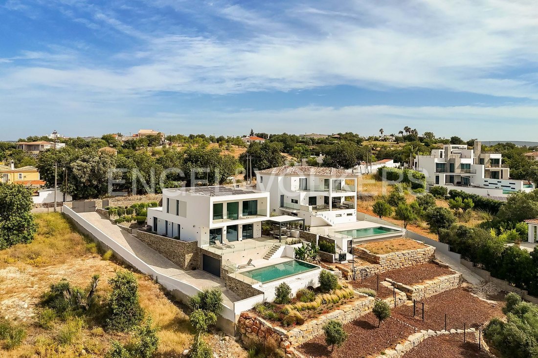 Villa in Loule (Sao Clemente), Algarve, Portugal 1 - 18297677