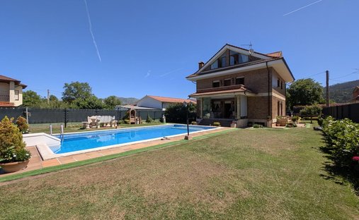Chalet a Los Corrales de Buelna, Cantabria, Spagna 1