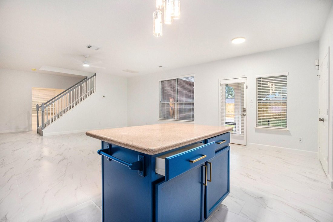House in Friendswood, Texas, United States 3 - 18297528