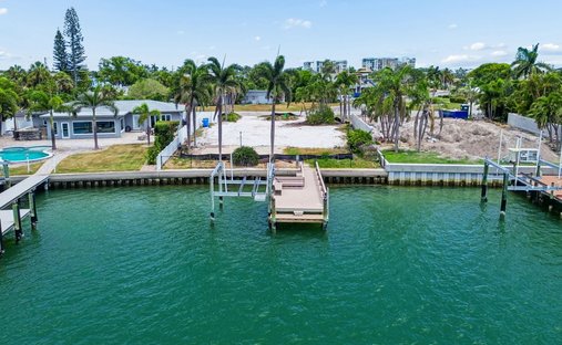 Land in St. Pete Beach, Florida, United States 1