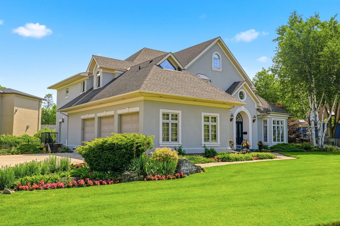 House in Hamilton, Ontario, Canada 2 - 18298810