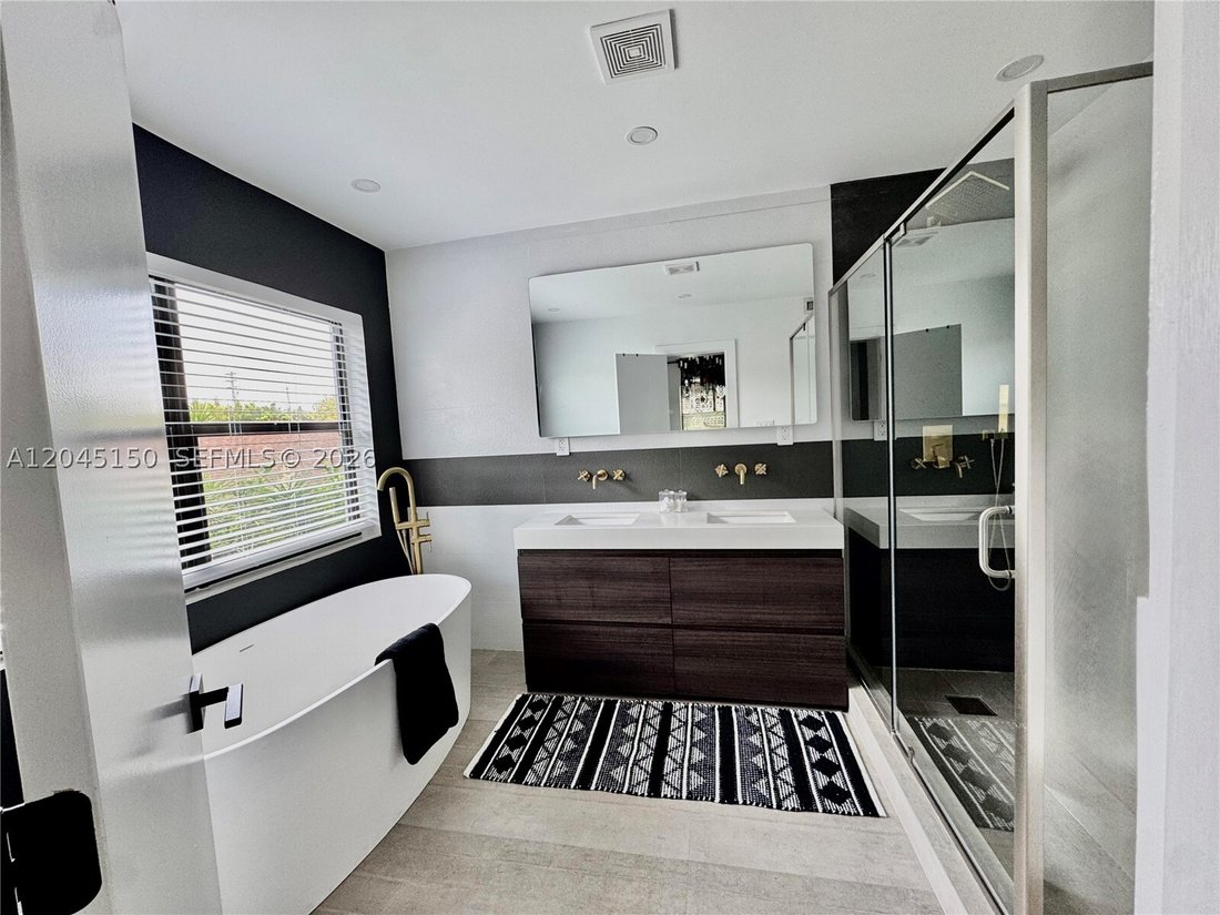 Fort Lauderdale, Florida, United States 2 - 18301538