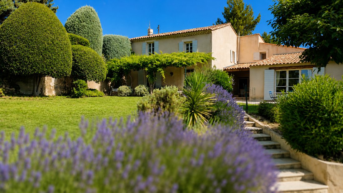 House in Cucuron, Provence-Alpes-Côte d'Azur, France 1 - 17969552