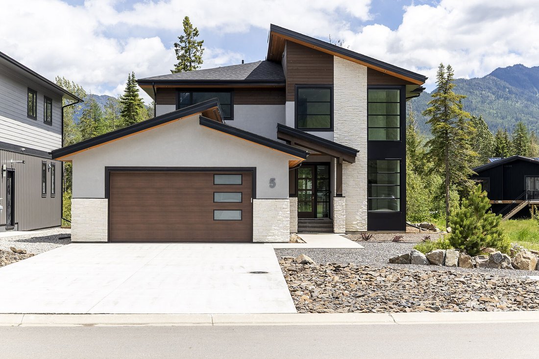 House in Fernie, British Columbia, Canada 1 - 18299194