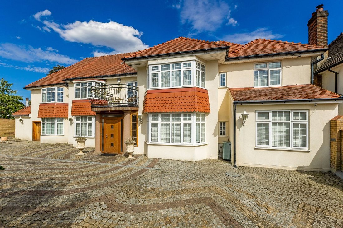 House in Barnet, England 2 - 18298824
