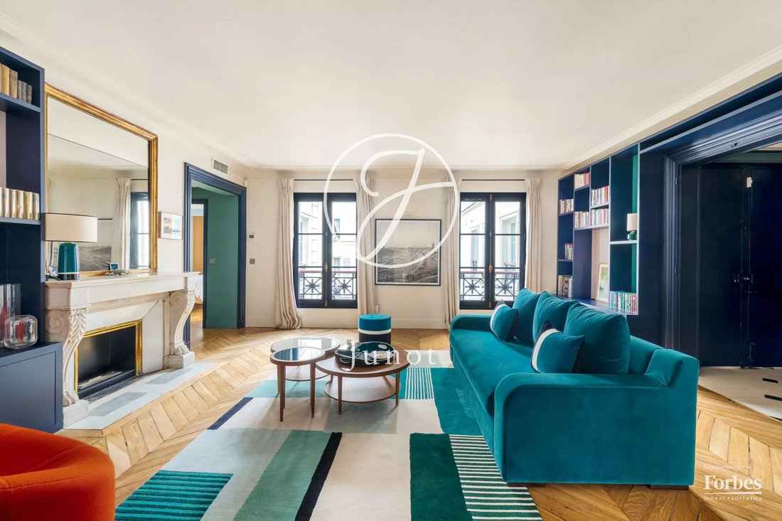 Apartment in Saint Germain des Prés, Paris 6e Arrondissement, Paris 1 - 18298736