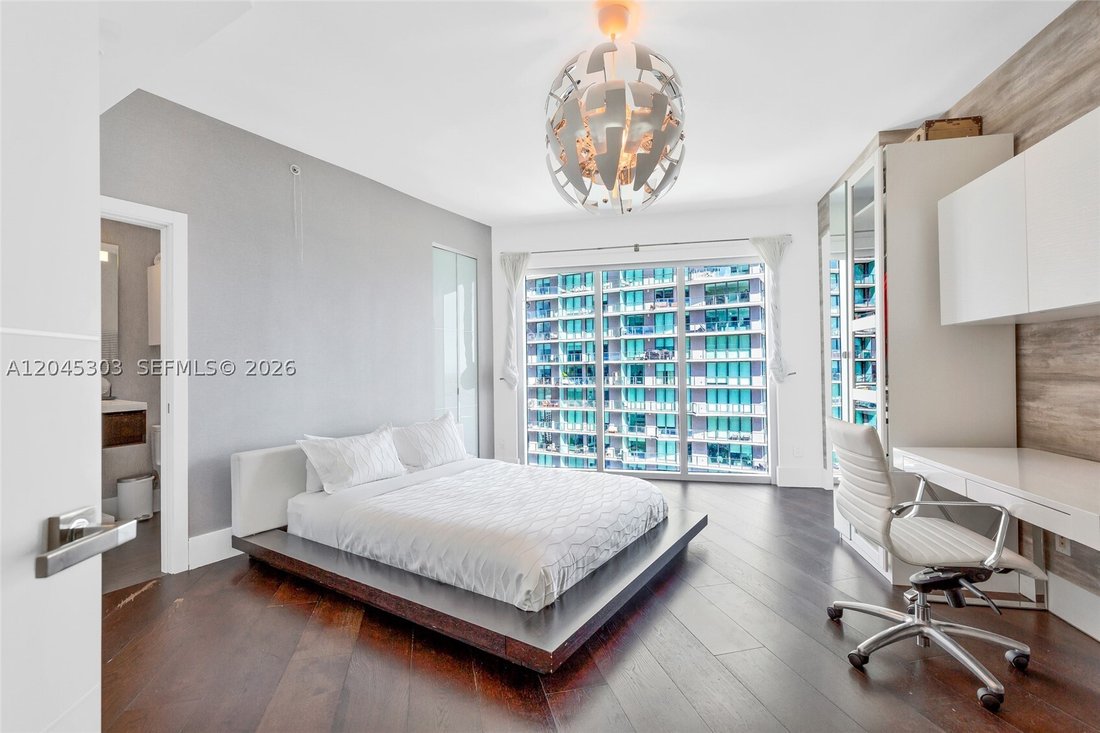 Condo in Miami, Florida, United States 4 - 18301526