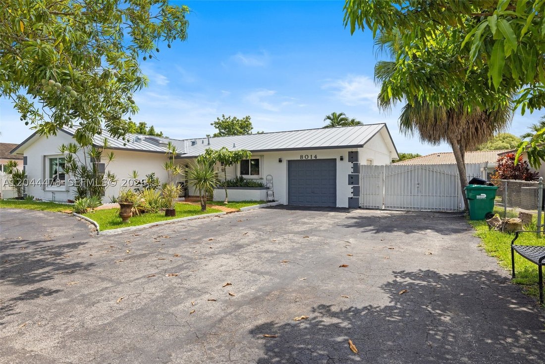 House in Miami, Florida, United States 4 - 18301498
