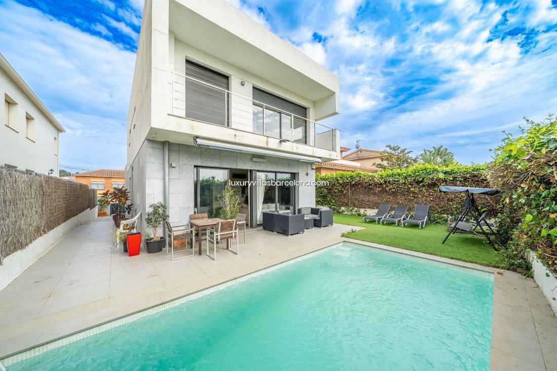 Villa in Pineda de Mar, Catalonia, Spain 1 - 18300263