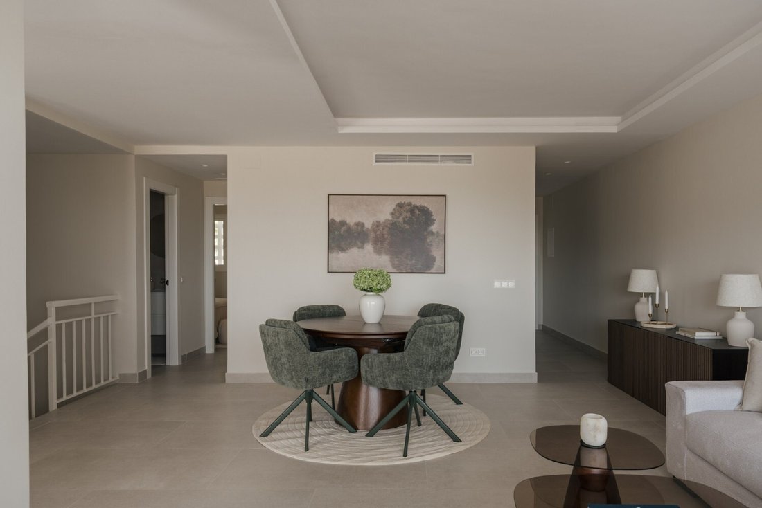 Apartment in El Paraíso, Benahavis, Spain 4 - 18298858